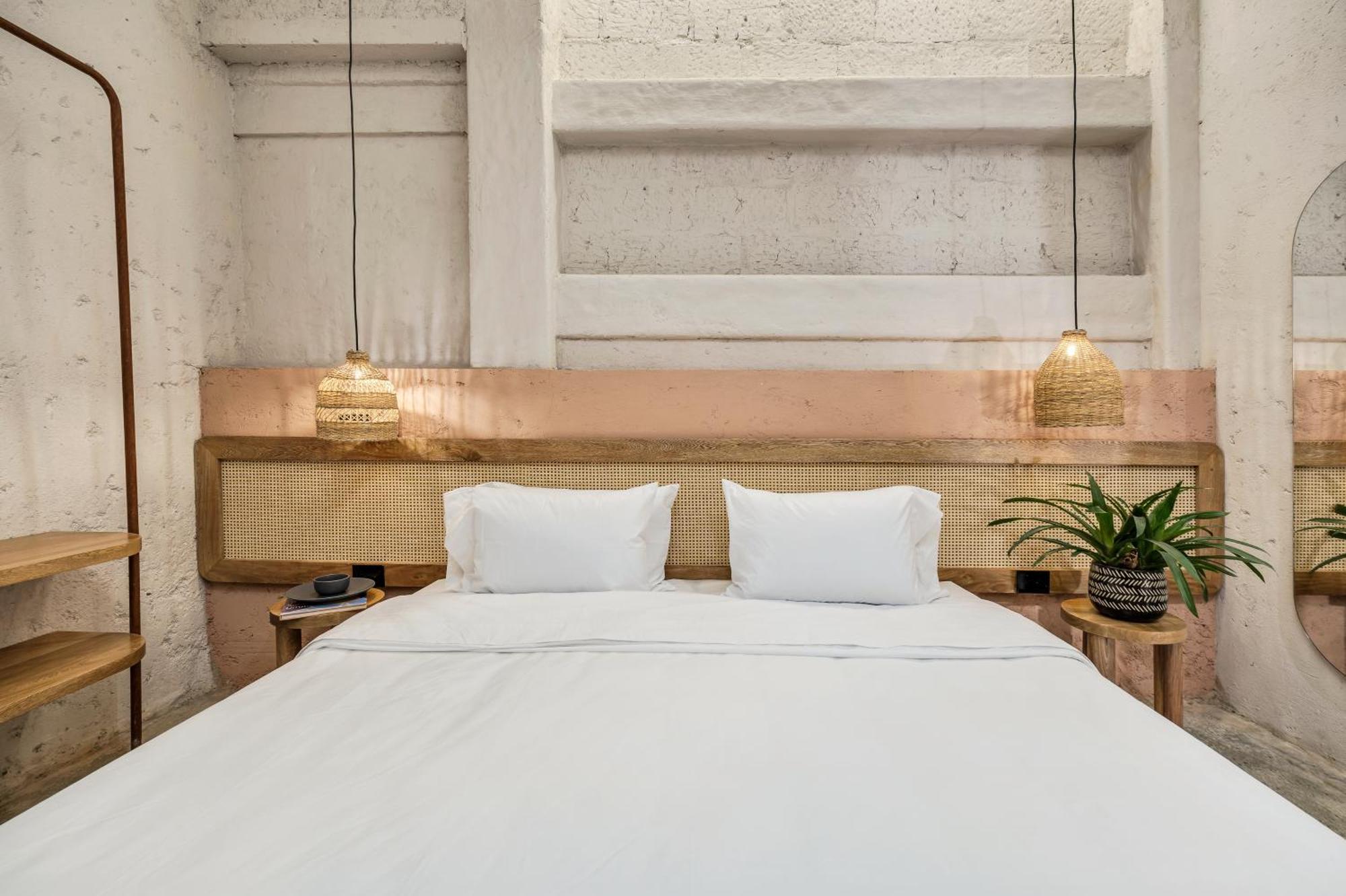 Botanica Casa Hotel Manila By Housy Host Медельин Экстерьер фото