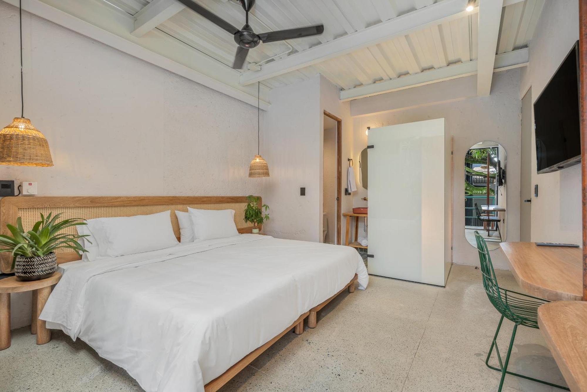 Botanica Casa Hotel Manila By Housy Host Медельин Экстерьер фото