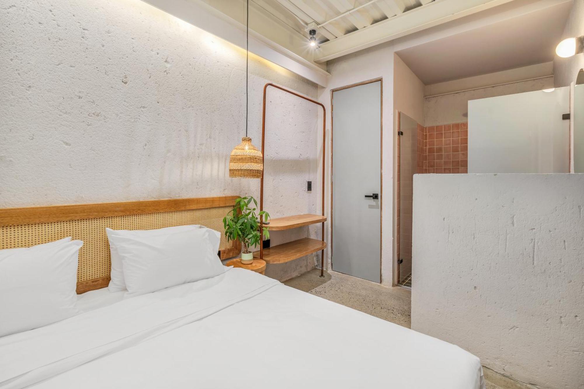 Botanica Casa Hotel Manila By Housy Host Медельин Экстерьер фото