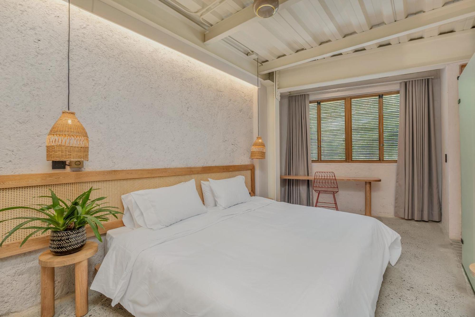 Botanica Casa Hotel Manila By Housy Host Медельин Экстерьер фото