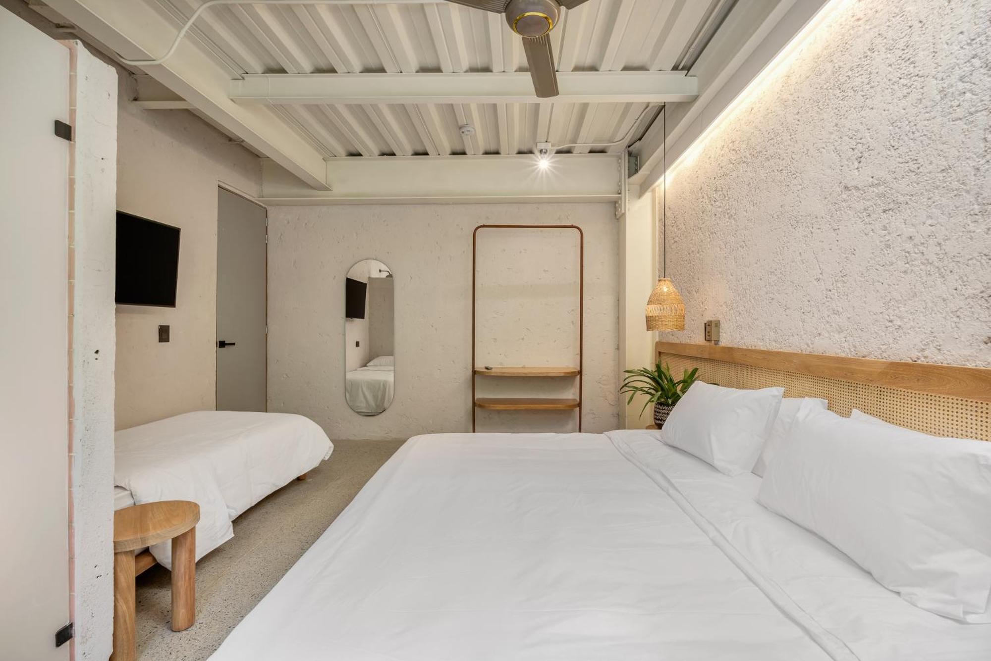Botanica Casa Hotel Manila By Housy Host Медельин Экстерьер фото