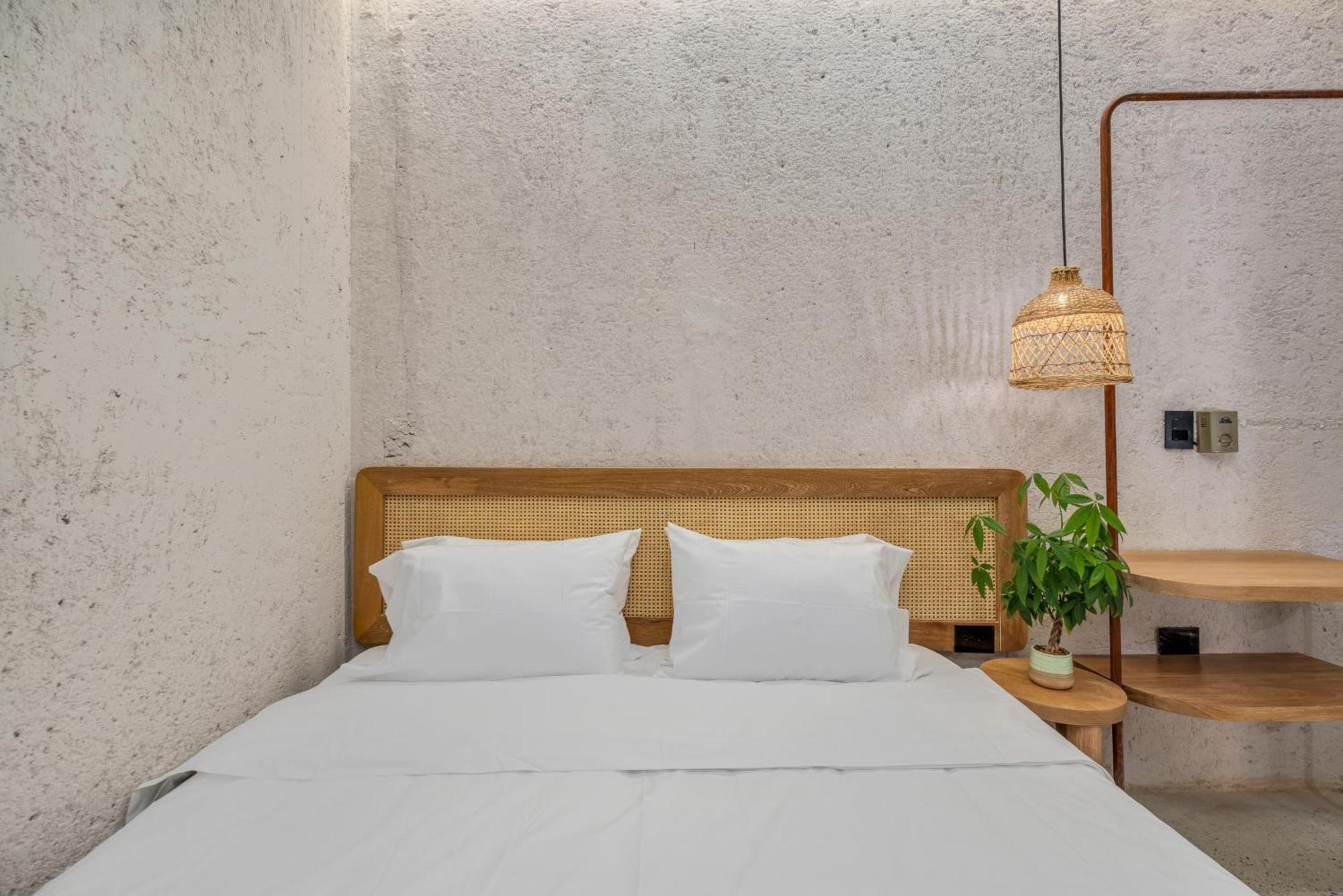 Botanica Casa Hotel Manila By Housy Host Медельин Экстерьер фото