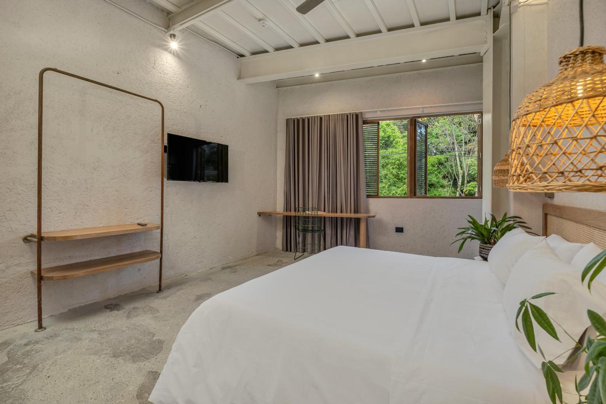 Botanica Casa Hotel Manila By Housy Host Медельин Экстерьер фото